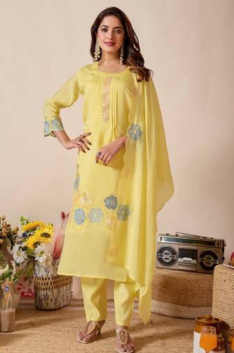 Women Thread Work Mal Chanderi Straight Kurta With Trousers & Dupatta