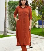 Women Plan Inbox Top With Trousers