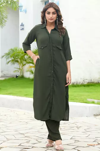 Women Plan Inbox Top With Trousers