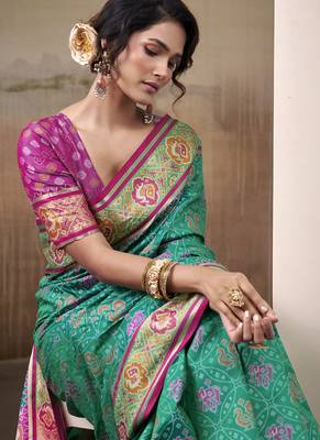 Green & pink patola silk blend festival wear saree 2
