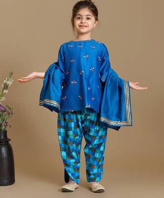 Blue embroidered chanderi kurta set 1