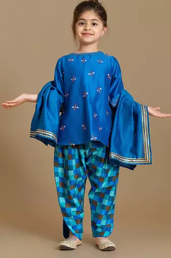 Blue embroidered chanderi kurta set