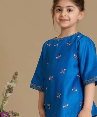 Blue embroidered chanderi kurta set 2