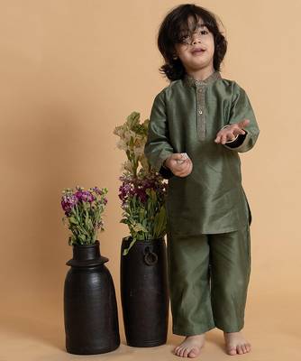 Green embroidered chanderi nehru jacket set 1