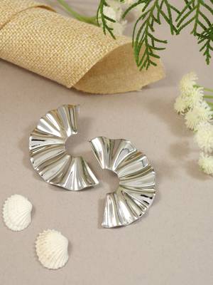 Fashion latest stylish trendy lightweight earrings for women 1