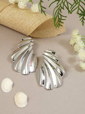 Fashion latest stylish trendy lightweight earrings for women 1
