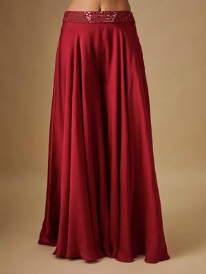 Red embroidered satin cape set 4