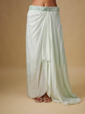 Green embroidered satin cape set 4