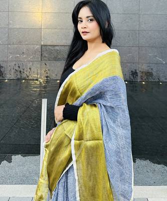 Grey handloom linen with gold zari border 4