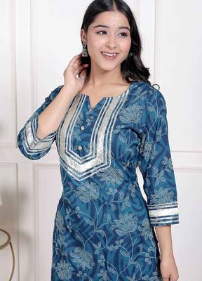  women's cotton floral printed v-neck  kurta with flared palazzo 4