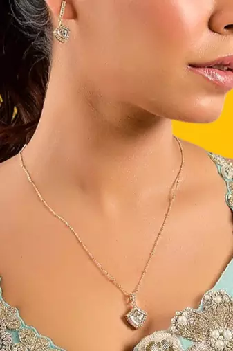 Gold plated kundan necklace set