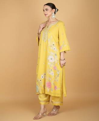 Yellow floral embroidered georgette kurta set 5