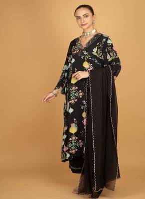 Black floral printed crepe kurta set 1