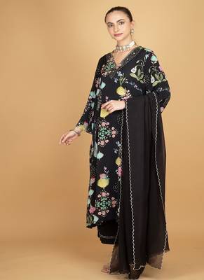 Black floral printed crepe kurta set 2