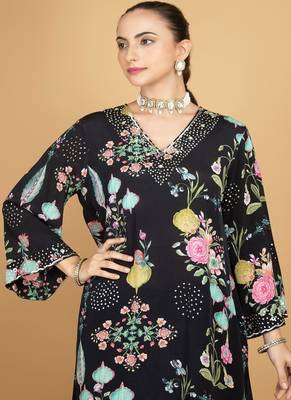 Black floral printed crepe kurta set 5
