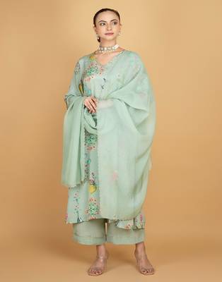 Green floral printed crepe kurta set 1