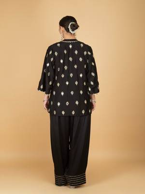Black floral printed cotton silk kurta set 3