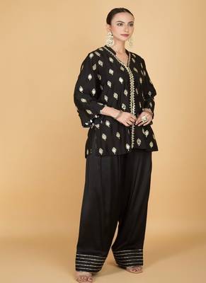 Black floral printed cotton silk kurta set 4