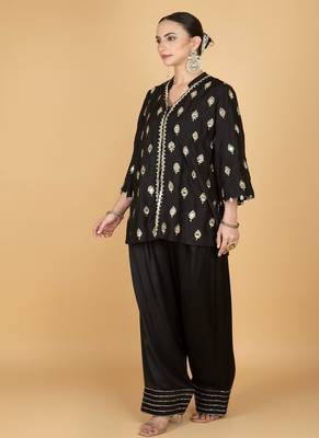 Black floral printed cotton silk kurta set 5