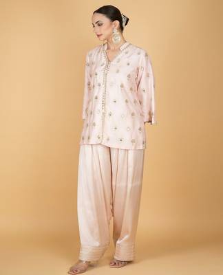 Pink floral embroidered cotton silk kurta set 4