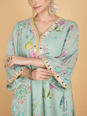 Green floral printed crepe kurta set 4