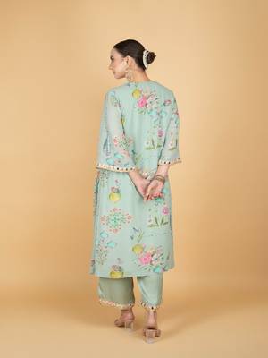 Green floral printed crepe kurta set 5