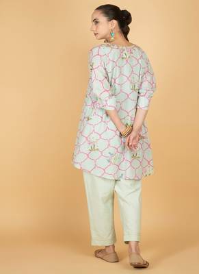Green floral printed cotton kurta set 5