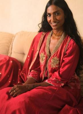 Red embroidered dupion silk kurta set 2