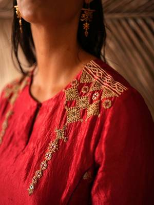 Red embroidered dupion silk kurta set 3
