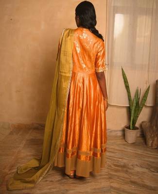 Yellow embroidered dupion silk kurta set 3