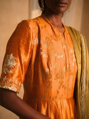 Yellow embroidered dupion silk kurta set 4