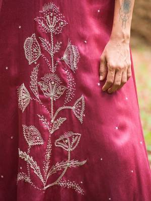 Mauve embroidered satin Kurta Set 4