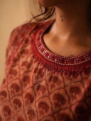Maroon embroidered cotton kurta set 3