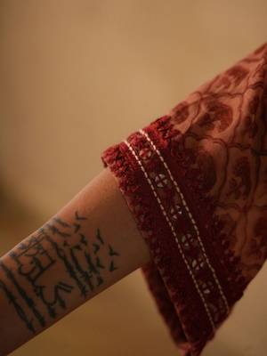 Maroon embroidered cotton kurta set 4