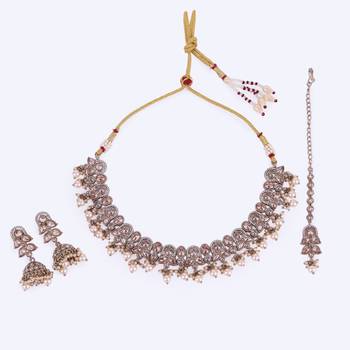 Splendid leaf and paisley design pearls guchha gold plated choker necklace set with maangikka for women and girls 4