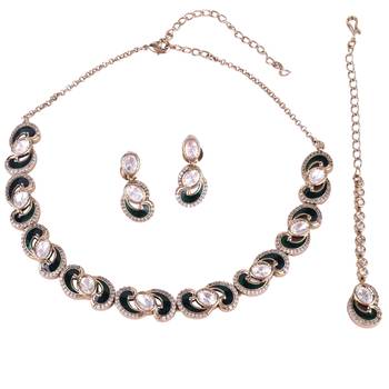 Eye-catchy round and paisley design gold plated choker necklace set with maangikka for women and girls 1