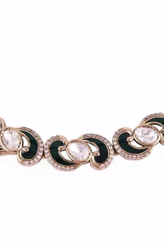 Eye-catchy round and paisley design gold plated choker necklace set with maangikka for women and girls