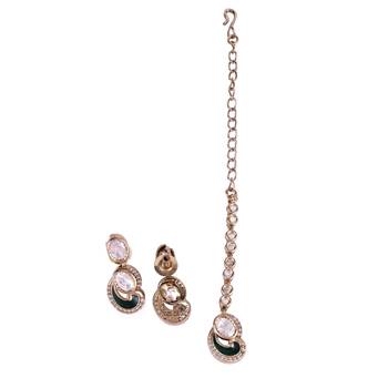 Eye-catchy round and paisley design gold plated choker necklace set with maangikka for women and girls 3