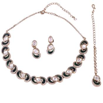 Eye-catchy round and paisley design gold plated choker necklace set with maangikka for women and girls 4