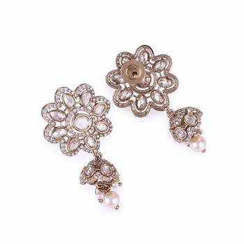 Fabulous flower design gold plated pearl choker necklace set for women and girls 3