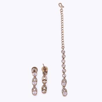 Glimmery round shape cz studded gold plated choker necklace set with maangikka for women and girls 3