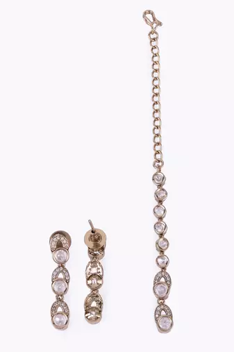 Glimmery round shape cz studded gold plated choker necklace set with maangikka for women and girls