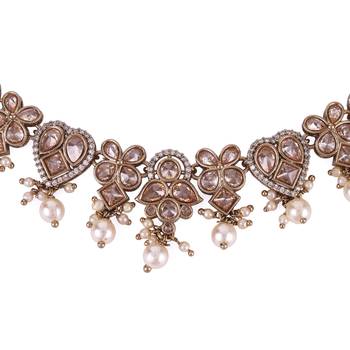heart & flower design gold tone choker necklace set with maang tikka 2