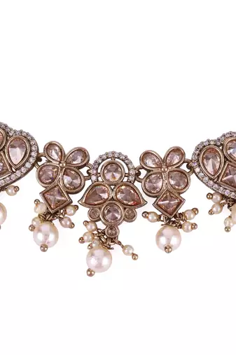 heart & flower design gold tone choker necklace set with maang tikka