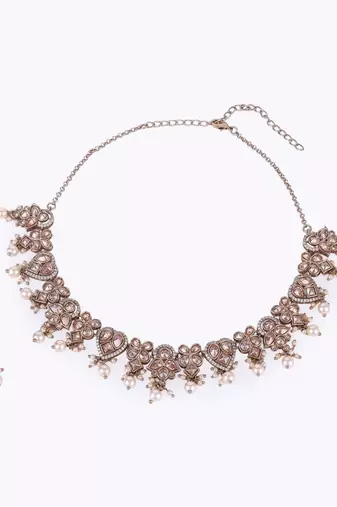 heart & flower design gold tone choker necklace set with maang tikka