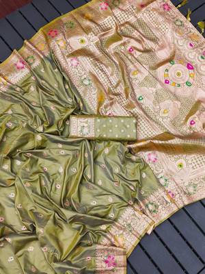 Light green soft silk blend saree with zari weaving meenakari design 2