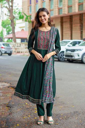 Women Modal Silk Handwork Kurta With Pant & Dupatta