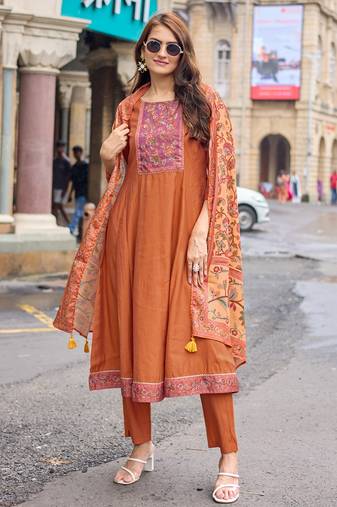 Women Modal Silk Handwork Kurta With Pant & Dupatta