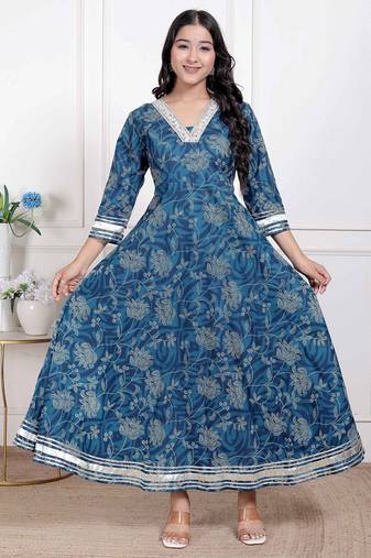 Doriyaan women's blue cotton embroidered neck anarkali kurta