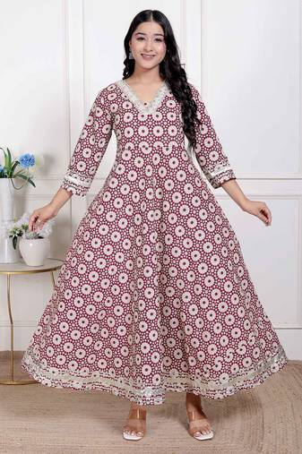 Doriyaan women's cream embroidered cotton  anarkali kurta 